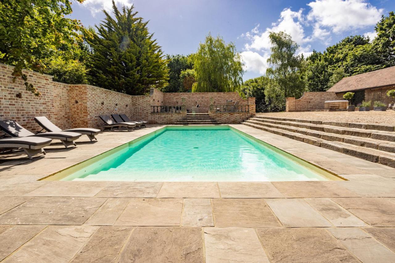 Eastwood Observatory: 12 Bedrooms, Swimming Pool And Tennis Court Hailsham Bagian luar foto