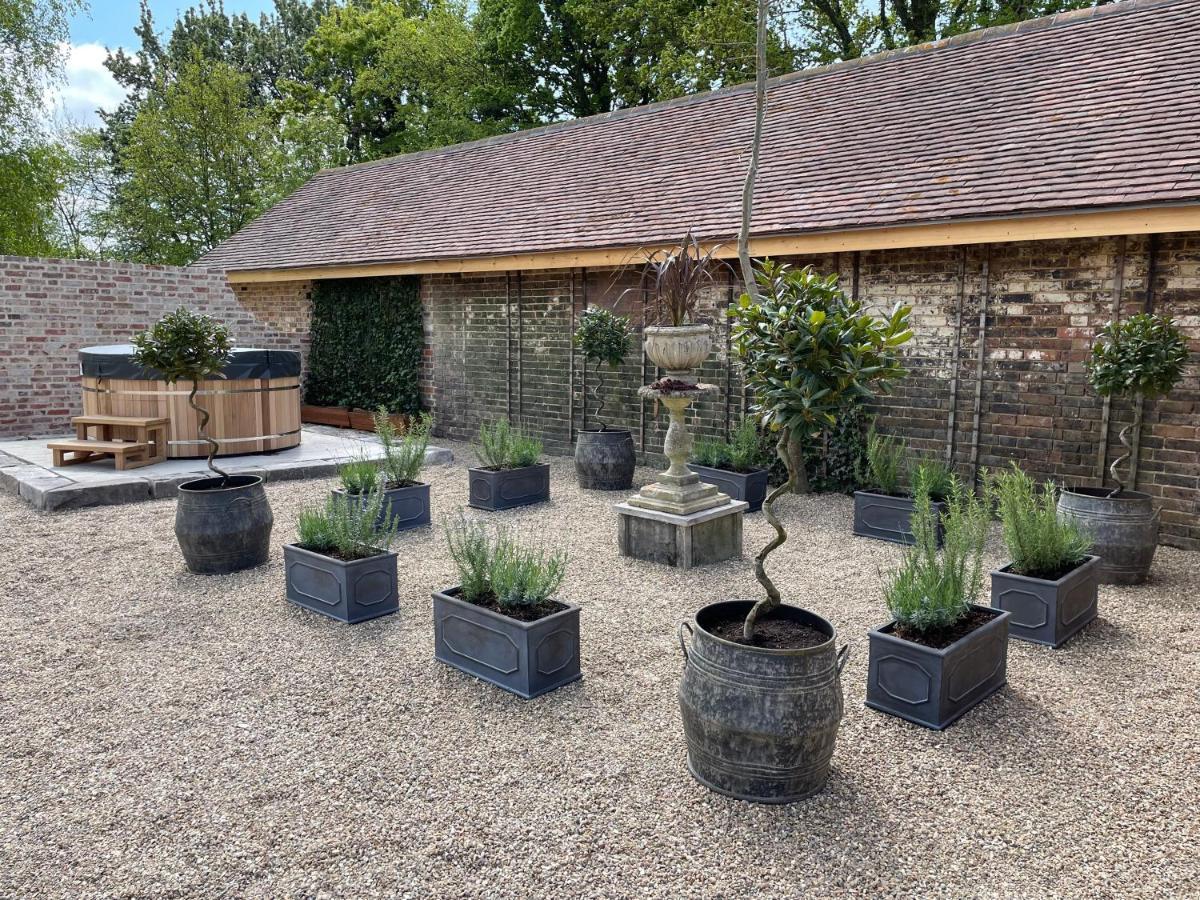 Eastwood Observatory: 12 Bedrooms, Swimming Pool And Tennis Court Hailsham Bagian luar foto
